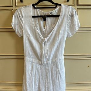 Item: White romper, Brand: Hollister, Size: Small